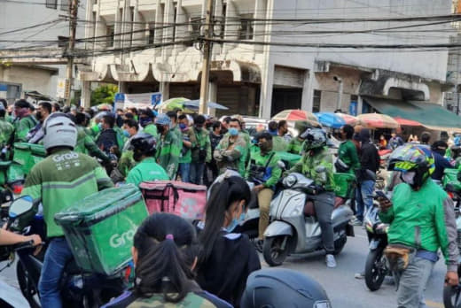 Grab骑士集体罢工！在CentralWorld前游行示威！