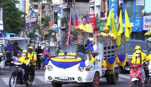 奉党在金边举行大型集会，然后在主要道路游行拉票，约6000名党员和支持...